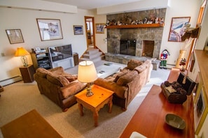 House, Multiple Beds, Fireplace, Mountain View | Living room | Fireplace - Snowy Owl (Killington)