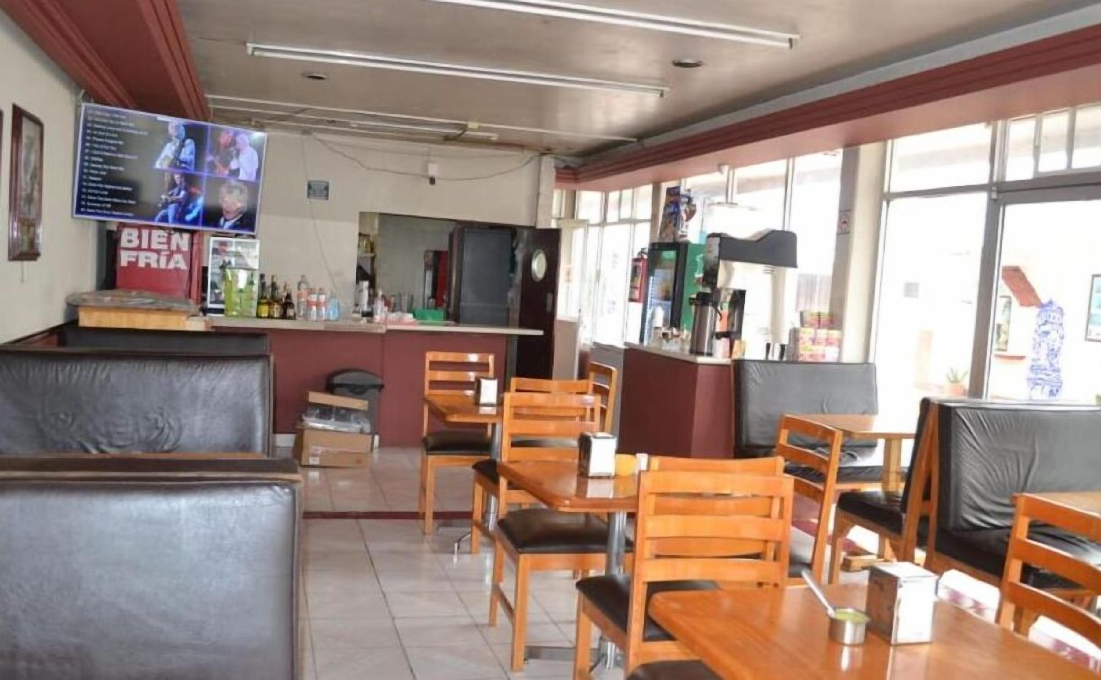 Se sirven desayunos, comidas, cenas y cocina local 