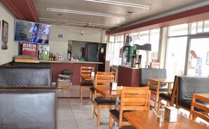 Breakfast, lunch, dinner served; local cuisine - Hotel Pachuca Inn (Pachuca)