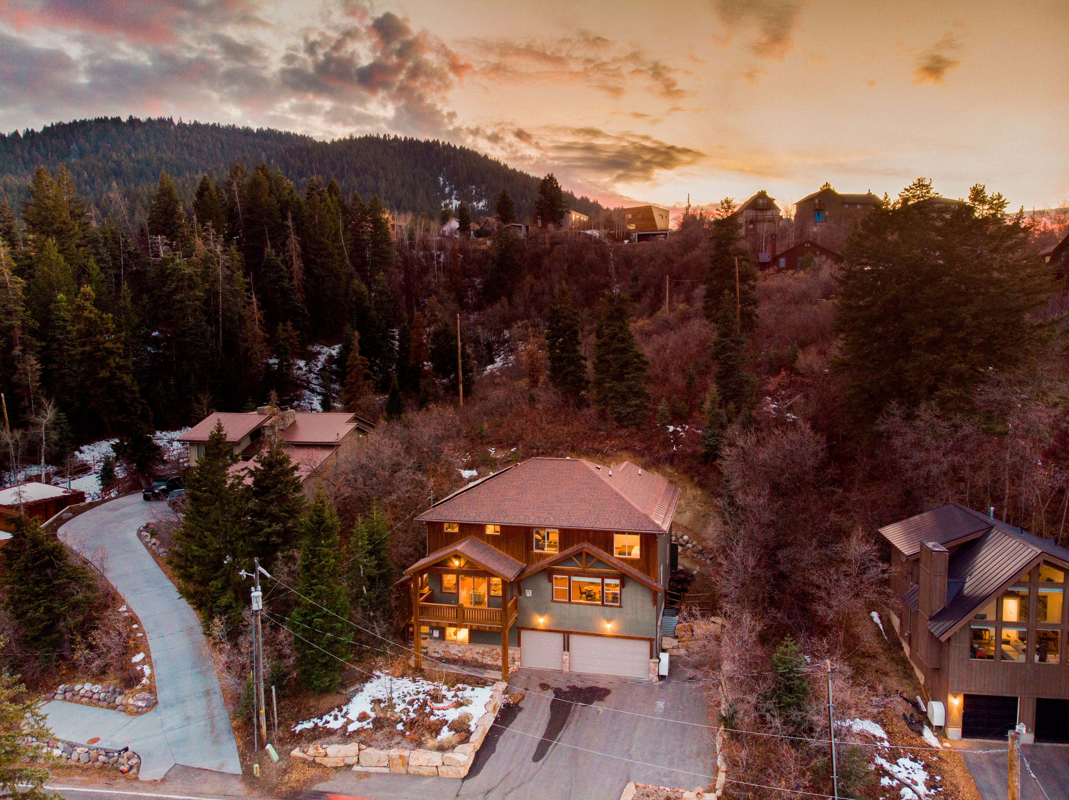 Parley by AvantStay | Gorgeous Rustic Cabin w/ Mtn Views & Hot Tub