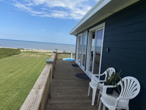 BEACH FRONT ISLAND COTTAGE 3 BEDROOM,1 BA  PETS MUST BE DECLARED WHEN BOOKED.