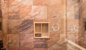 Combined shower/bathtub, hair dryer, towels