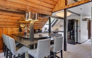 Kylskåp, ugn, spishäll och diskmaskin