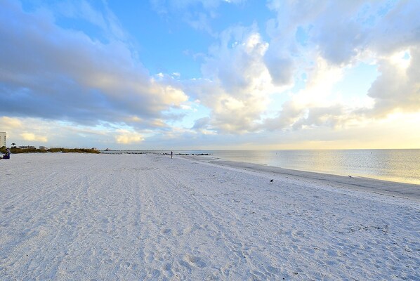 House, Multiple Beds (Land's End #403 building 3 - BEAUTIFU) | Beach