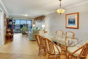 House, Multiple Beds (Land's End #403 building 3 - BEAUTIFU) | Private kitchen