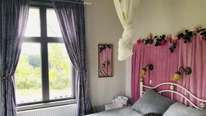 A bedroom with a bed, a window with curtains, a bedside table, and a wall-mounted lamp. - Charming 1-bed Studio in Avesta (Avesta)