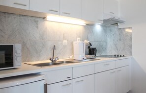 Fridge, microwave, stovetop, coffee/tea maker