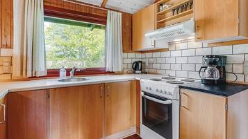 Køleskab, kogeplade, kaffe-/temaskine