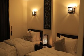 Quarto luxo | 1 quarto, individualmente decorados, individualmente mobiliados