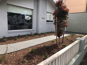 Property grounds - Lake Apartment - Metres to Lake Wendouree (Ballarat)