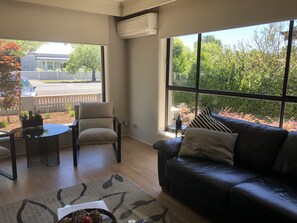 Smart TV - Lake Apartment - Metres to Lake Wendouree (Ballarat)