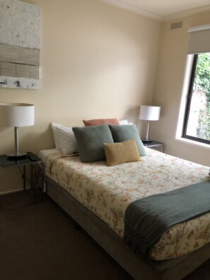 2 bedrooms, iron/ironing board, travel cot, free WiFi