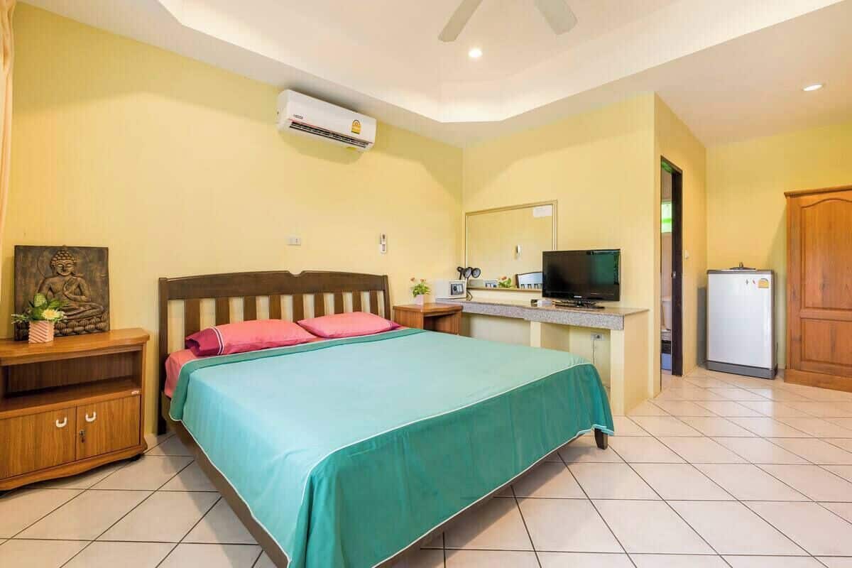 1 bedroom, premium bedding, in-room safe, desk
