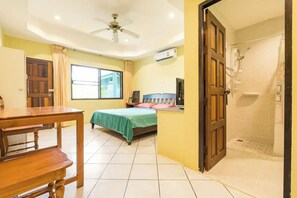 1 bedroom, premium bedding, in-room safe, desk