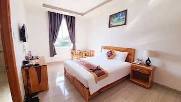 Basic Double Room | Minibar, desk, blackout drapes, soundproofing