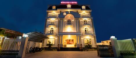 Front of property - evening/night