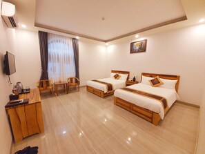 Deluxe Quadruple Room | Minibar, desk, blackout drapes, soundproofing - Hong Mai 2 Hotel (Cam Lam)