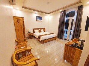 Minibar, escritorio, cortinas blackout y sistema de insonorización 