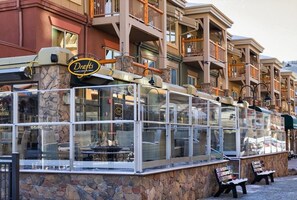 Exterior - Deluxe, Spring ski in/out sleeps up to 4 w  lots amenities (Park City)