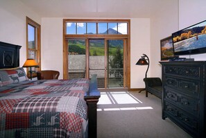4 habitaciones, tabla de planchar con plancha, cuna de viaje y wifi 