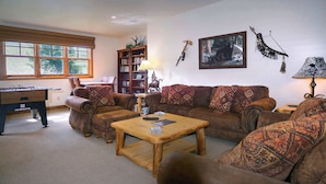 Living area - Snowmass Villa, Walk to slopes, Hot tub! (Crested Butte)