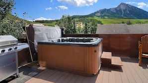 Outdoor spa tub - Snowmass Villa, Walk to slopes, Hot tub! (Crested Butte)