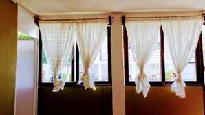 Blackout curtains, soundproofing, iron/ironing board, free WiFi - Hotel AR (Zinacatepec)