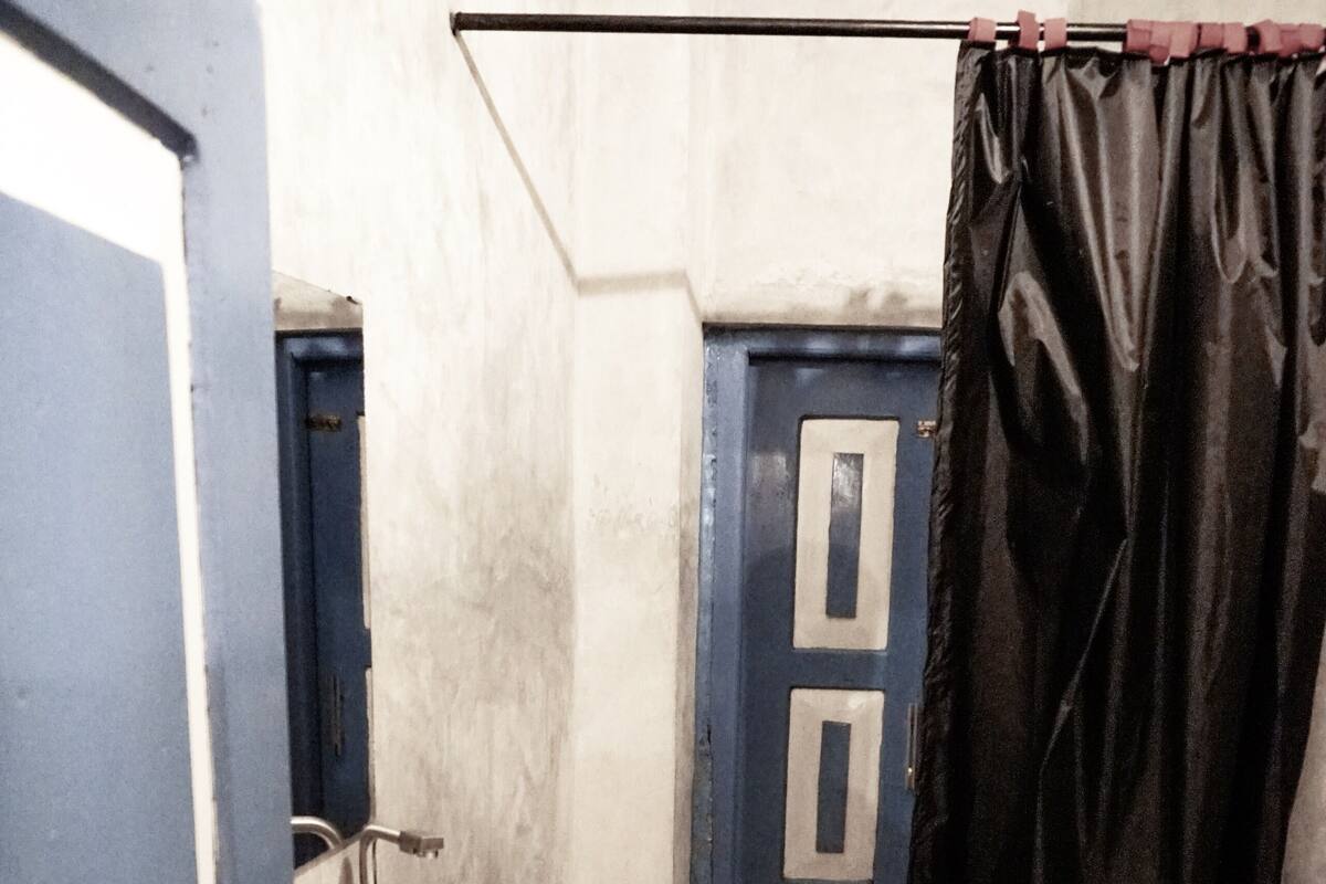 Standard Double Room | Bathroom | Shower, rainfall showerhead, towels
