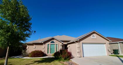 Fun New Family Extravaganza Sleeps 10 & King Beds