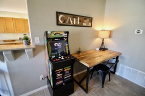Game room - Fun New Family Extravaganza Sleeps 10 & King Beds (Carlsbad)
