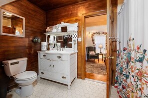 Shared bathroom - Gillis Grier Bed & Breakfast (Salisbury)