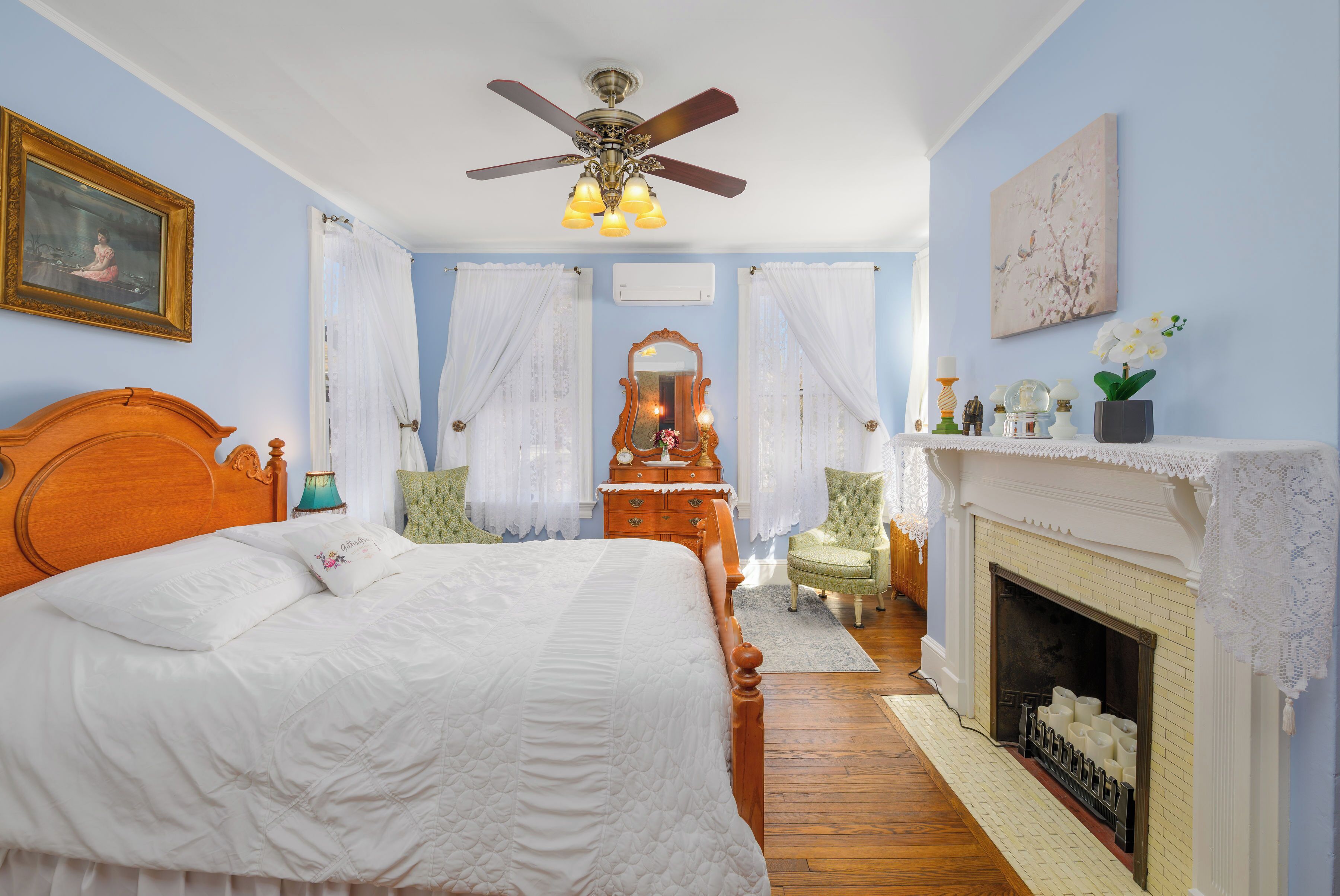 The Oak Room | Premium bedding, individually decorated, individually furnished