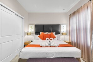 3 slaapkamers, een kluis op de kamer, een bureau
