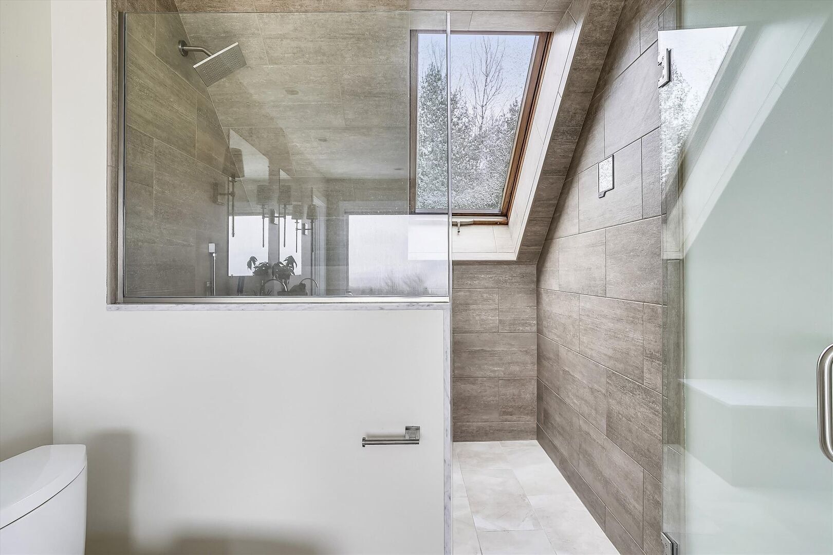 North Hill Estate - Private family retreat with hot tub and views!