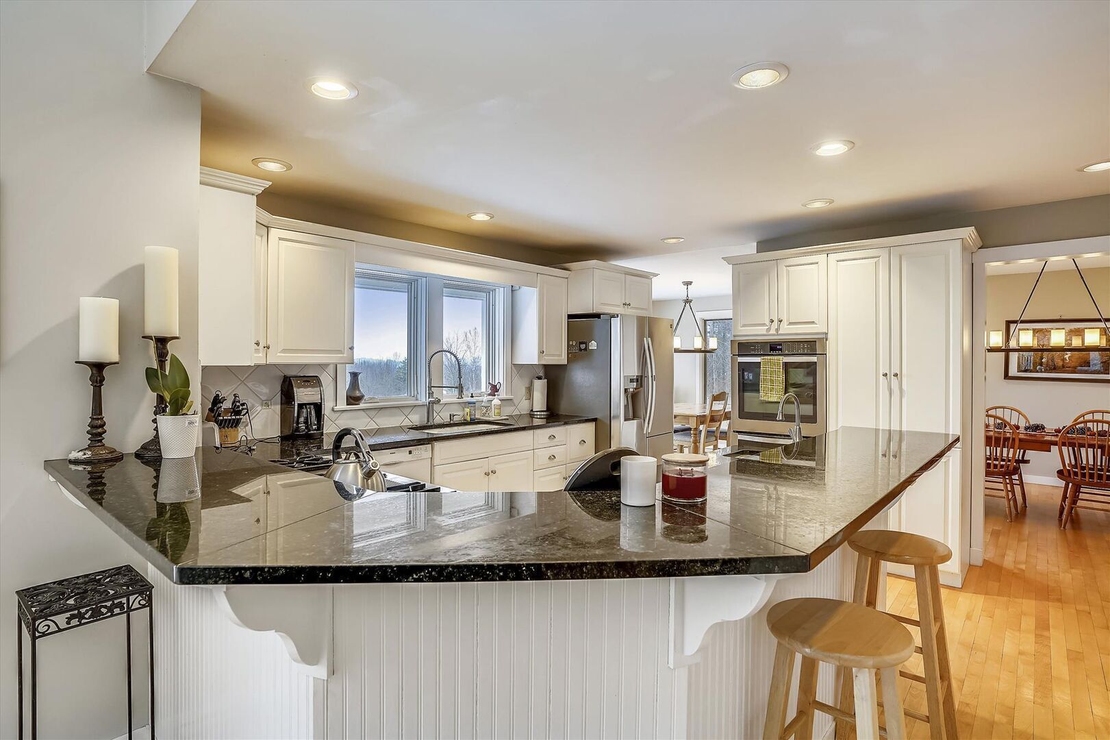 North Hill Estate - Private family retreat with hot tub and views!