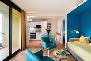 Smart TV, DVD player - Apartment in Saint-Tropez with Beach Access (Rayol-Canadel-sur-Mer)