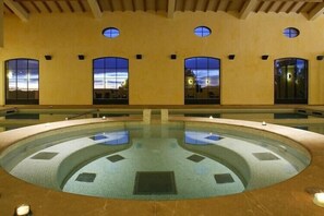 Indoor pool - Romantic Couple Getaway in La Motte (La Motte-en-Provence)