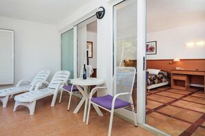 1 bedroom, travel cot, free WiFi