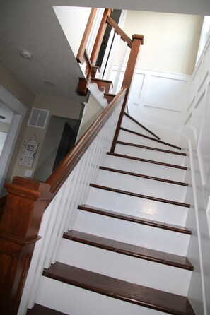 Interior - Gray's Landing- NEWLY Renovated / 1.8 miles to the ARK! (Williamstown)