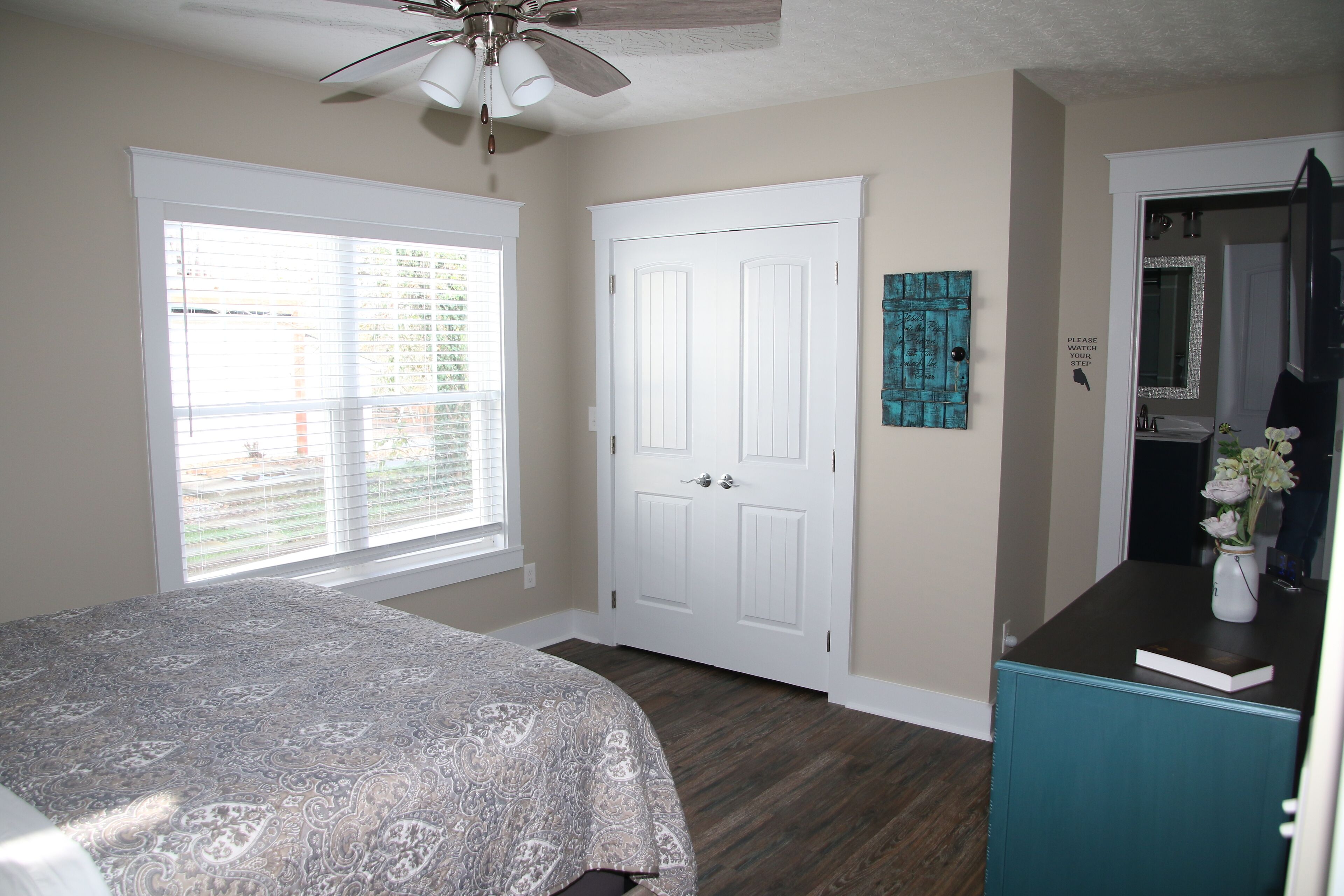 Gray's Landing- NEWLY Renovated / 1.8 miles to the ARK!