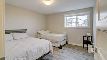 2 chambres, matelas mémoire de forme, fer et planche à repasser