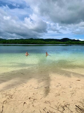 鄰近海灘
