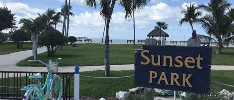 Sunset Park @ Beautiful Key Colony Beach - 1 block away