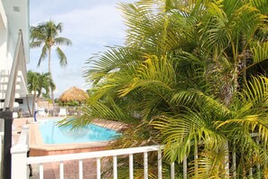 A heated pool - Peace of Paradise- Inch Beach membership, private pool, beach views from porch! (Key Colony Beach)