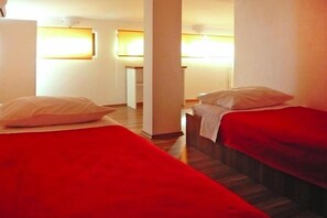 2 bedrooms, iron/ironing board, free WiFi