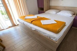 2 bedrooms, iron/ironing board, free WiFi