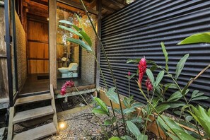 Superior Bungalow | Bathroom | Shower, rainfall showerhead, free toiletries, hair dryer