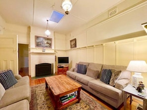 TV, fireplace