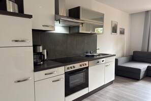 Fridge, oven, stovetop, dishwasher - Wohnung im historischen Bahnhof, Drei Annen Hohne (Drei Annen Hohne)