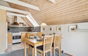 ثلاجة، موقد طهي مسطح، ماكينة لصنع القهوة/الشاي